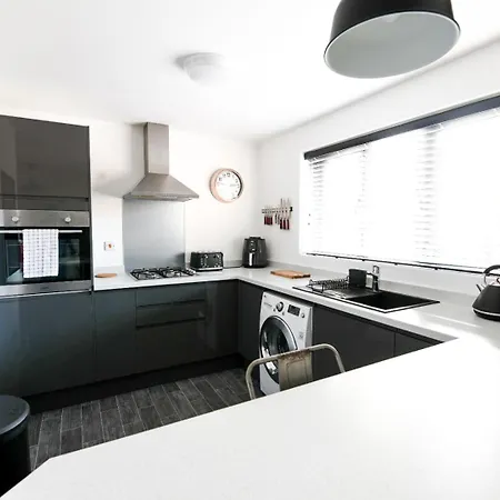 Modern Home In Royston, Free Off-Street Parking, Perfect For Families, Contractors & Work Royston  Exterior photo