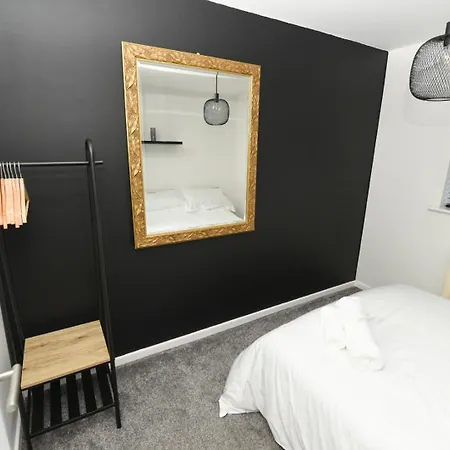 Modern Home In Royston, Free Off-Street Parking, Perfect For Families, Contractors & Work Royston  Exterior photo