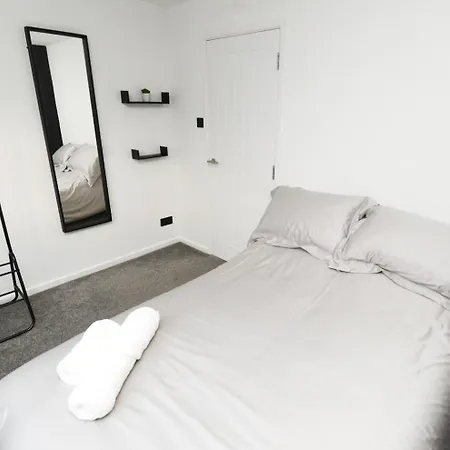 Modern Home In Royston, Free Off-Street Parking, Perfect For Families, Contractors & Work Royston  Exterior photo