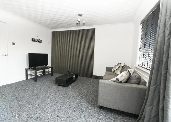 Modern Home In Royston, Free Off-Street Parking, Perfect For Families, Contractors & Work