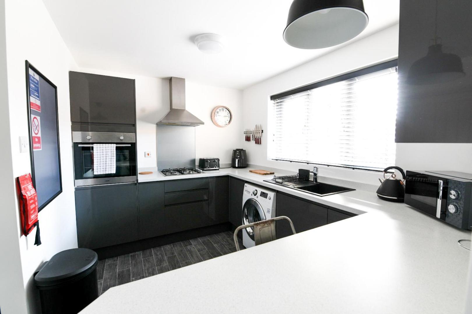 Modern In Royston, Free Off-street Parking, Perfect For Families, Contractors & Work Royston (South Yorkshire)