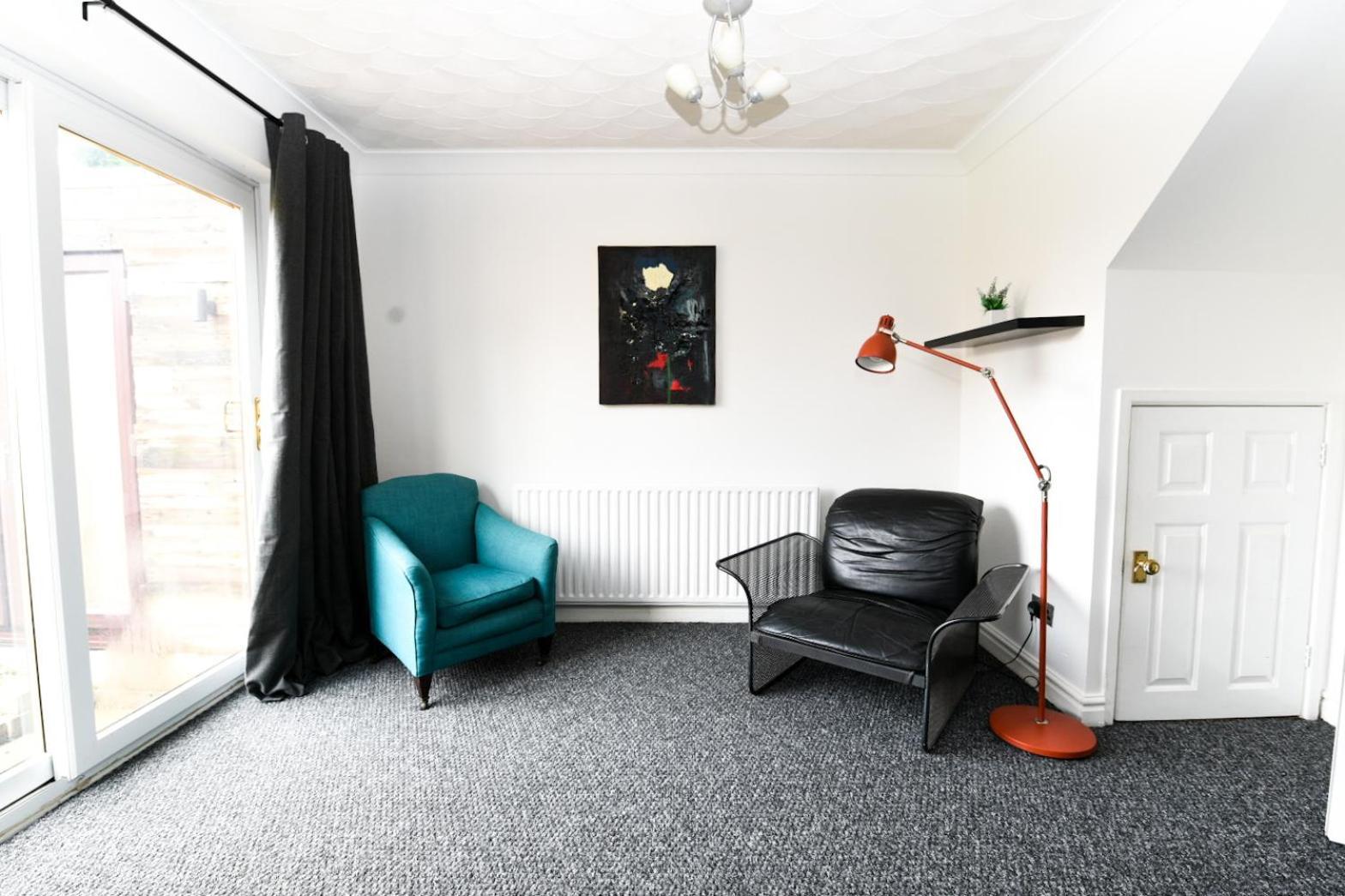 Modern In Royston, Free Off-street Parking, Perfect For Families, Contractors & Work Appartement *
